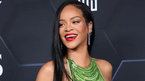 rihanna boob job|Rihanna's Revealing New Instagrams Spark Boob Job Rumors.